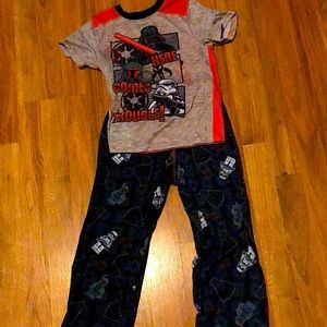 Boys size 8/ small, lego Star Wars pajamas🚀🚀🚀